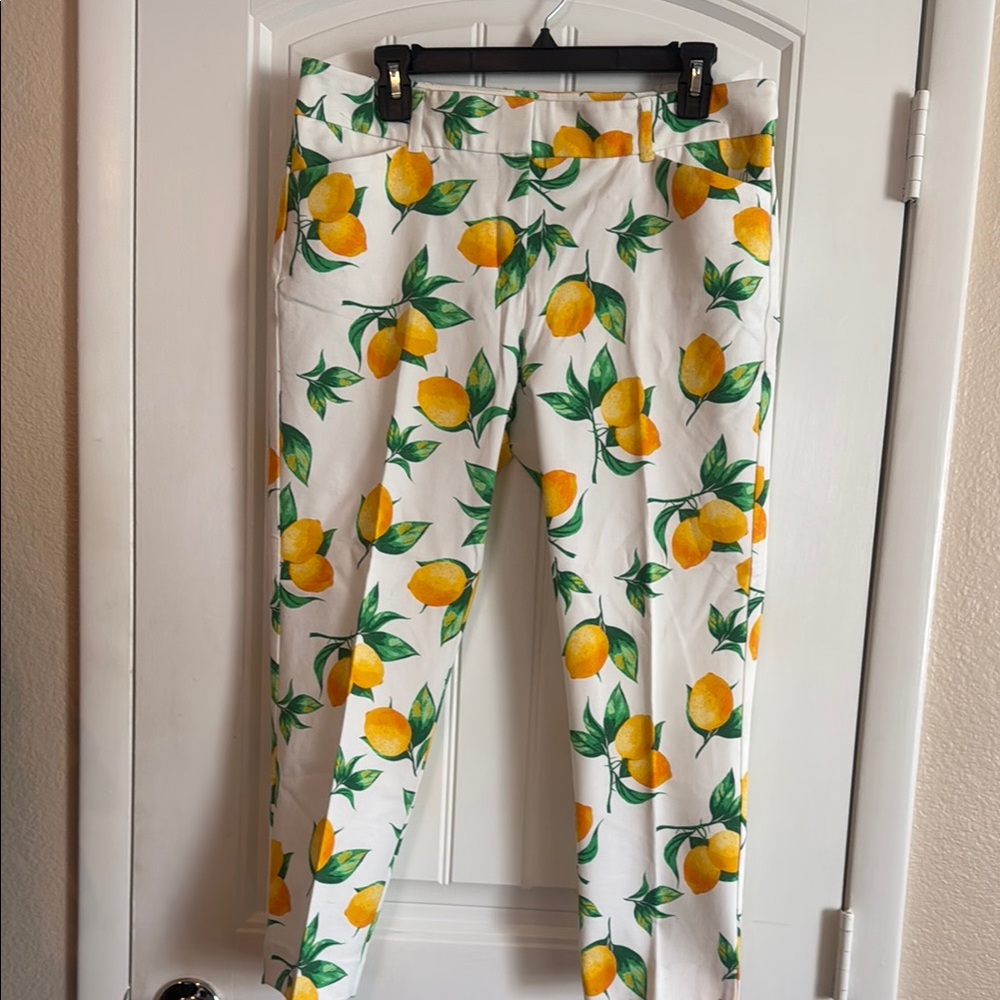 New York & Company White Lemon Print Cropped Jeans